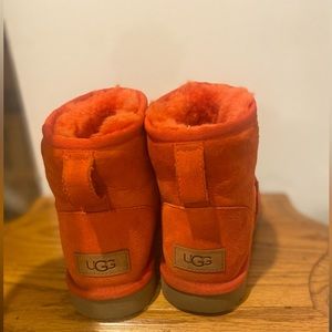 UGG mini boots in red
